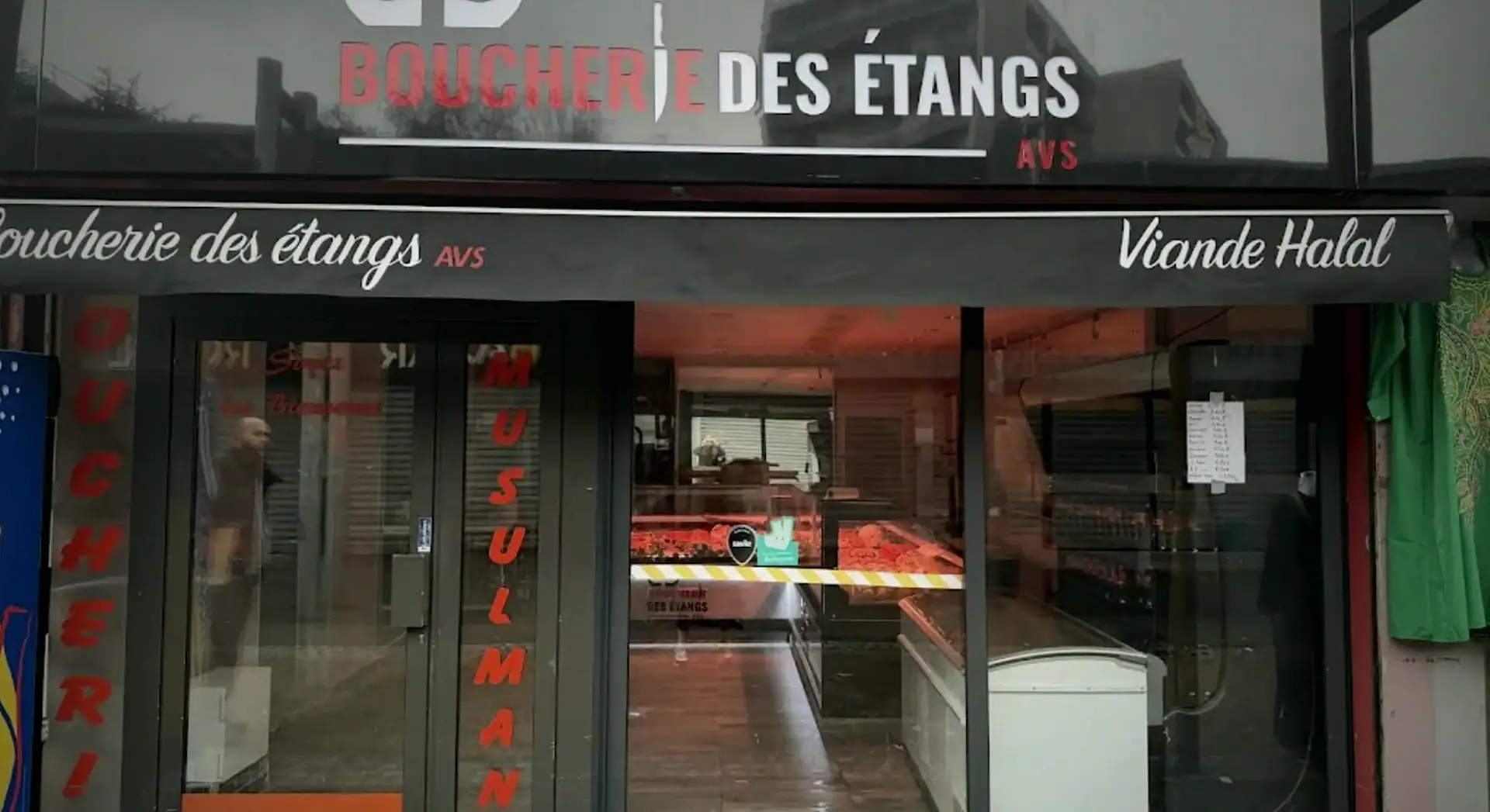 La devanture de la Boucherie des Étangs, place des Étangs